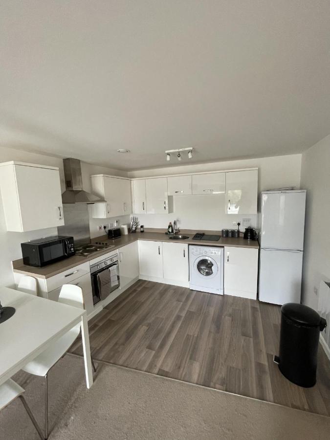Modern 2-Bed Apartment In The Heart Of Salford Quays Exterior foto